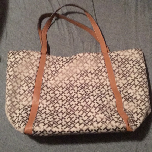 ❗️SOLD❗️Tommy Hilfiger Purse - Picture 2 of 4